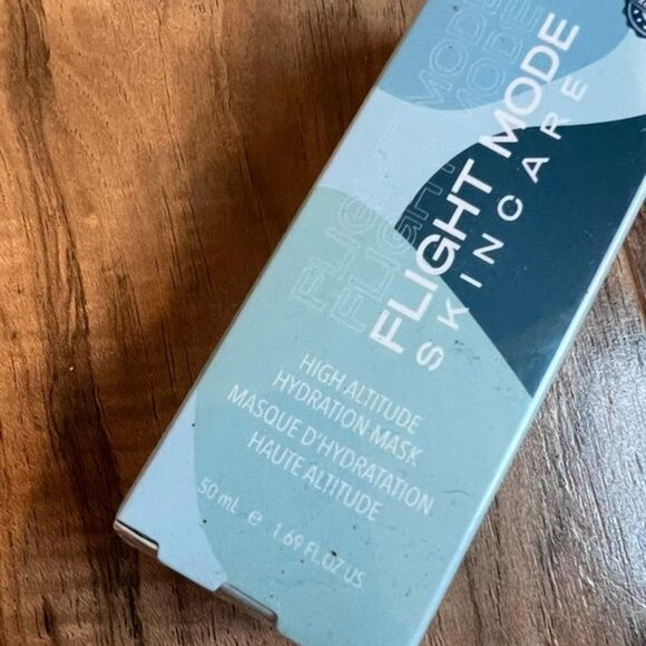 Flight mode skin care hydration mask - Picture 2 of 6